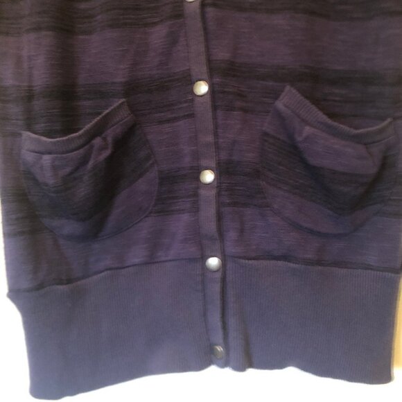 Love on a Hanger v-neck cardigan w/ pockets & snap front sz M - Picture 5 of 7